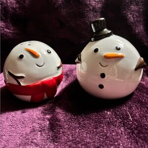 Charming Snowball Salt and Pepper Shakers Set